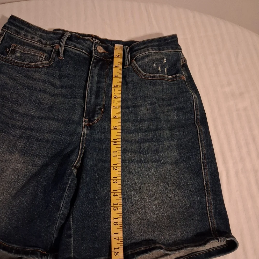 Judy Blue Medium Wash Jean Shorts - Picture 10 of 11
